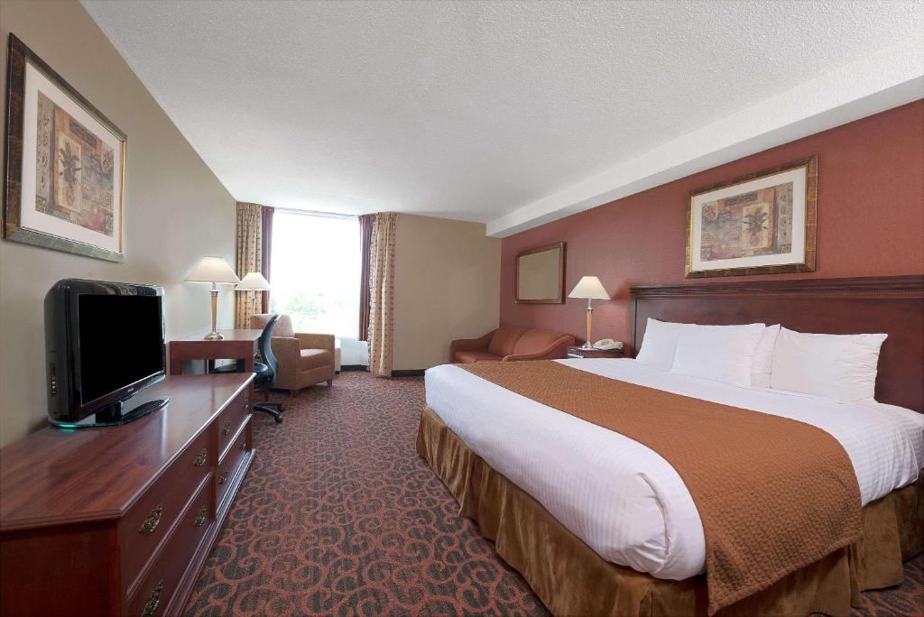 1 King Bed Cityview Room