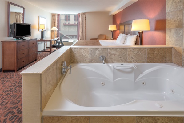 1 King Bed Whirlpool Suite