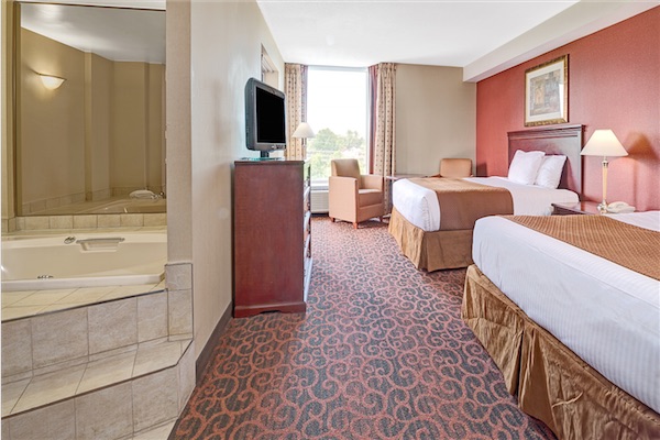 2 Queen Bed Whirlpool Suite with Balcony