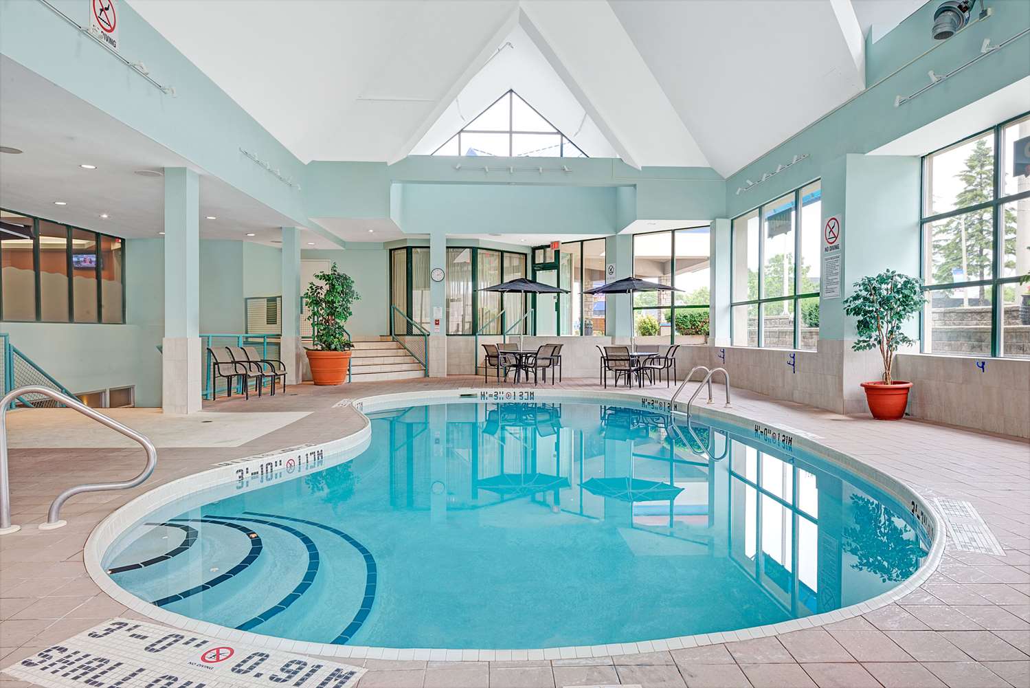 Ramada Fallsview Pool